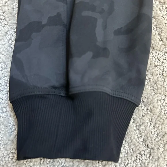 Lululemon Dark Camo Jogger Pants Athleisure Elastic Waist Drawstring Size 4 - Picture 6 of 9